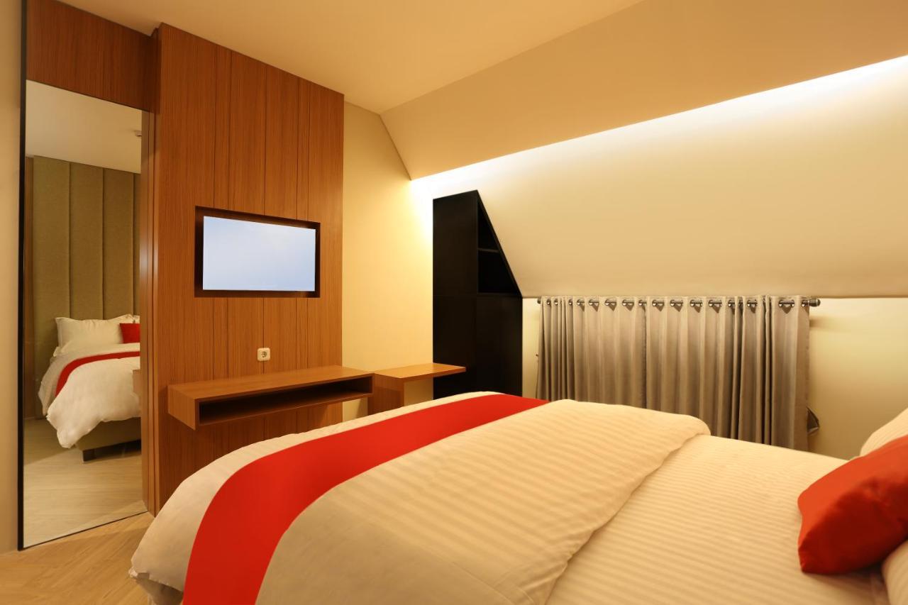 Adotel Jakarta Luaran gambar